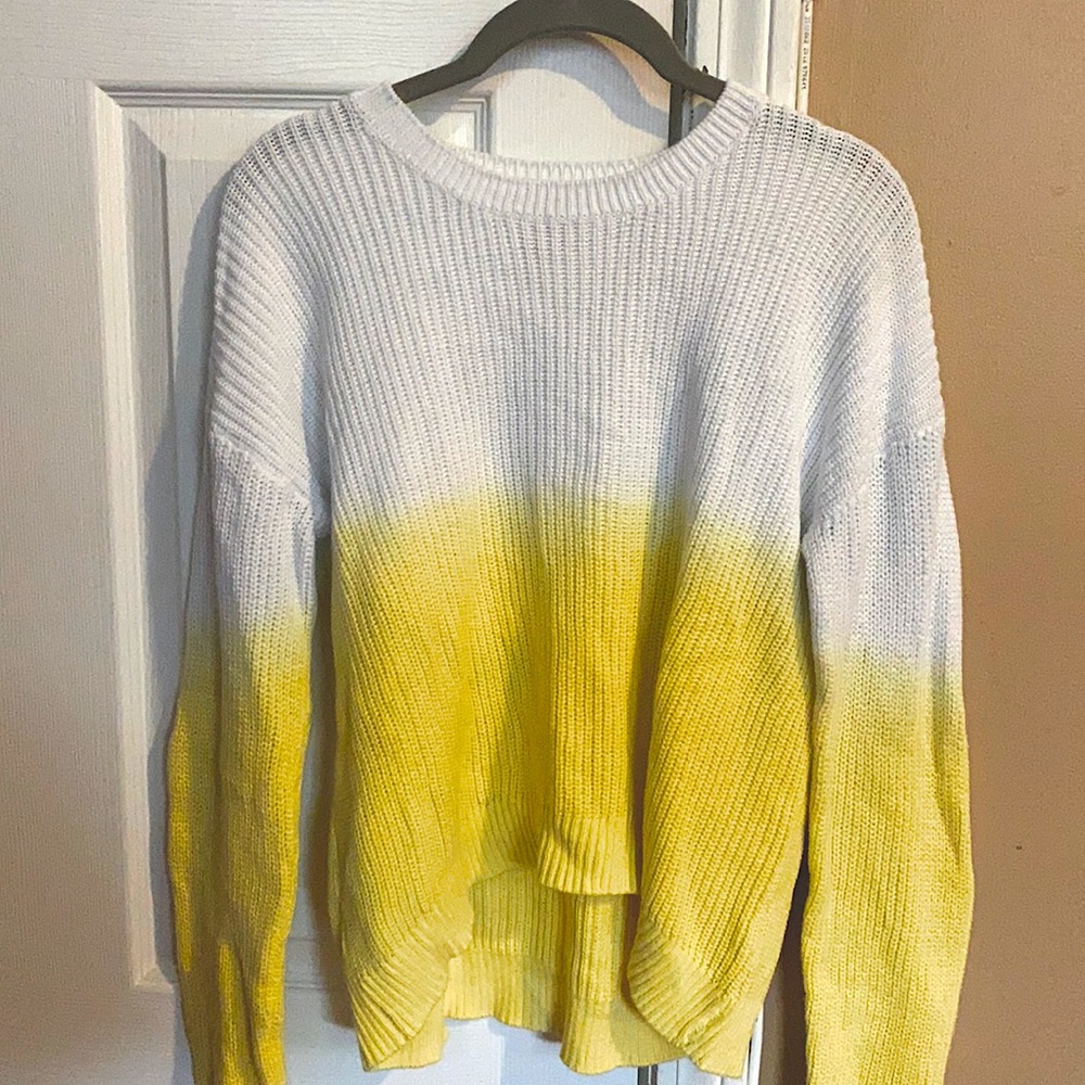 So white and yellow ombré sweater.